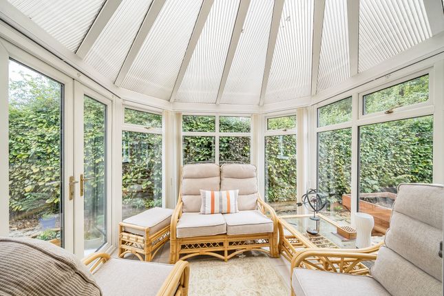 2 Meadow Croft Drive, Harrogate photo 4
