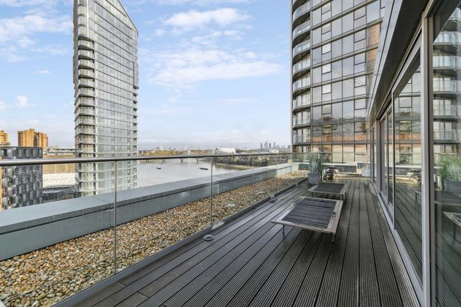 Flat to rent in Waterfront Drive, London