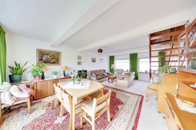 2, Grasmere Avenue, Orpington photo 2