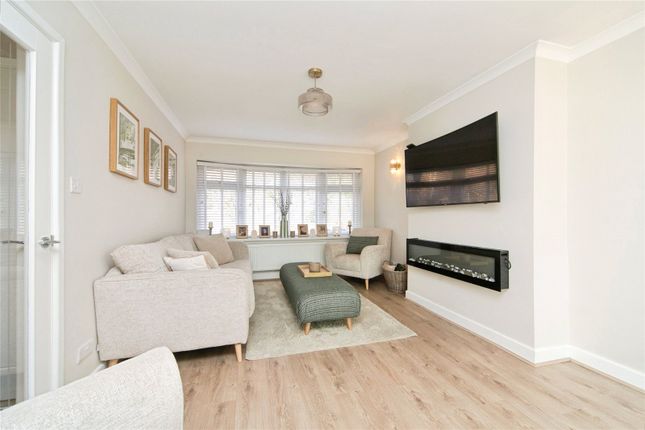 70, Top Llan Road, Colwyn Bay photo 2