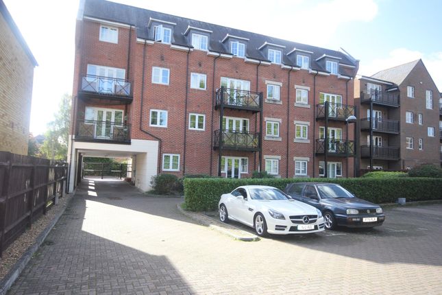 Flat to rent in Wharf Lane, Webster Court Wharf Lane