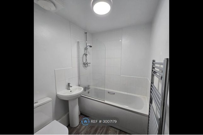 Flat, Topham House Stonefall Avenue, Harrogate photo 3