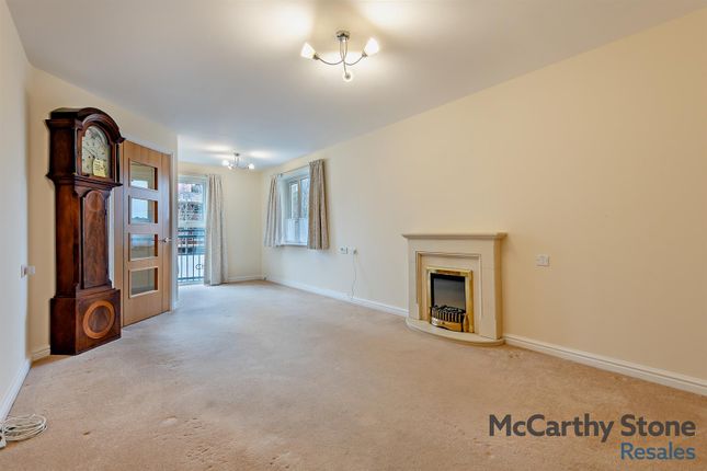 23 Farringford Court, Avenue Road, Lymington photo 3