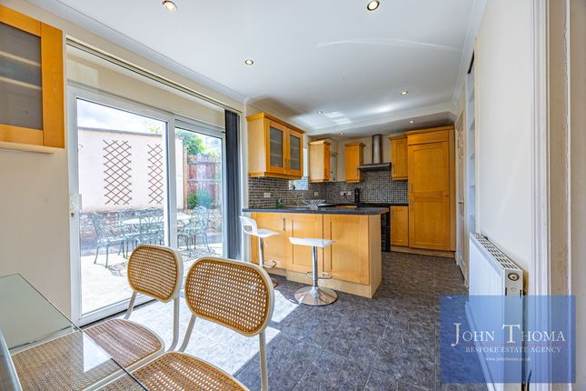 47, Bearing Way, Chigwell photo 4