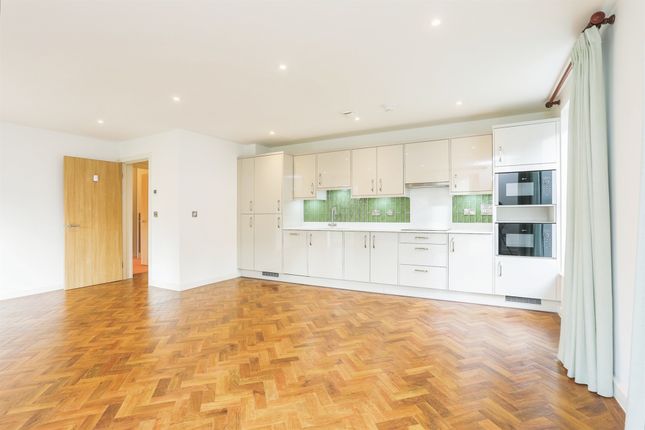 Flat for sale in Fountain Way, Salisbury