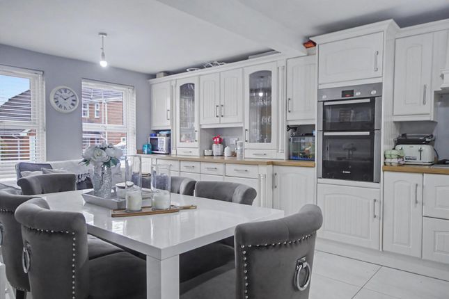 16, The Ashway, Northampton photo 4