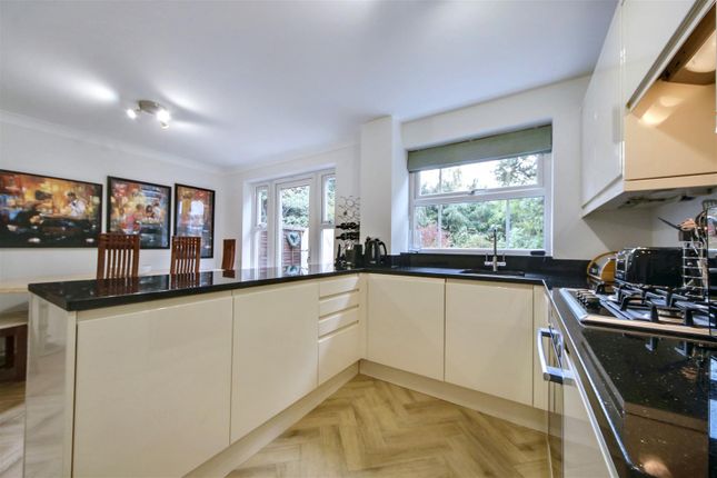 1, Cox Close, Shenley photo 2
