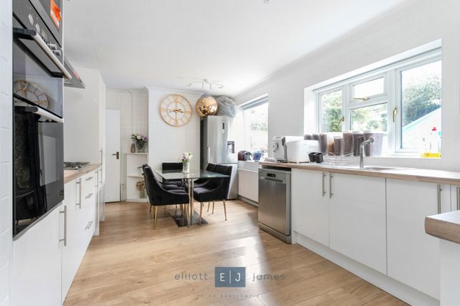 27, Stanmore Way, Loughton photo 4