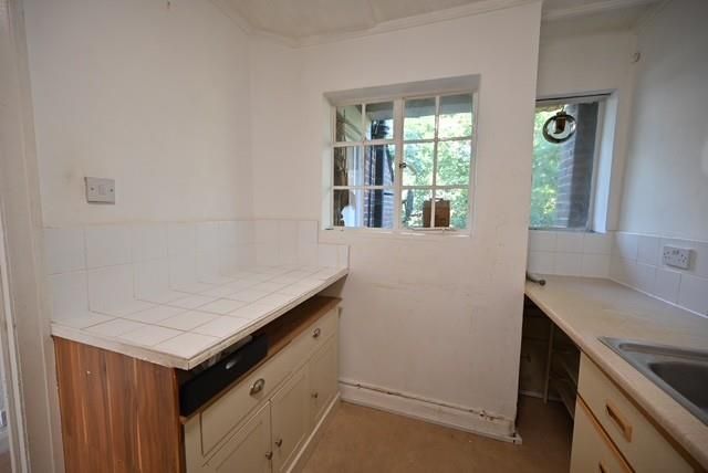 2b, South Parade, Merstham photo 4