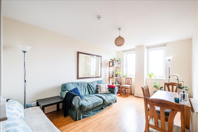 Flat to rent in Commercial Road, Aldgate