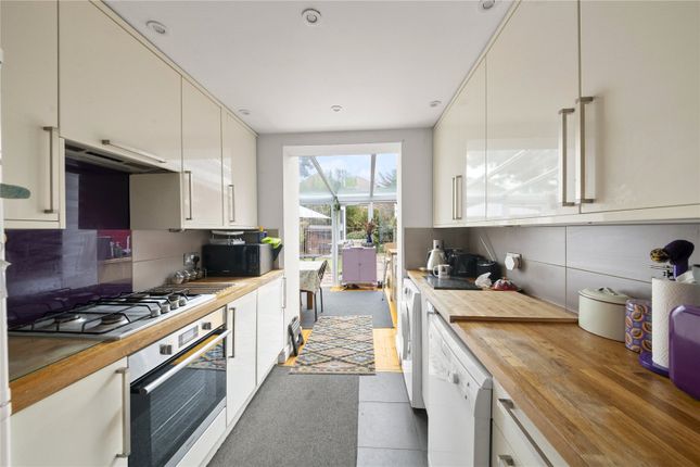 34, Sullivan Crescent, Uxbridge photo 2