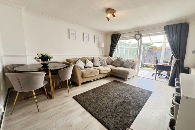 45, Loddon Way, Surrey photo 2
