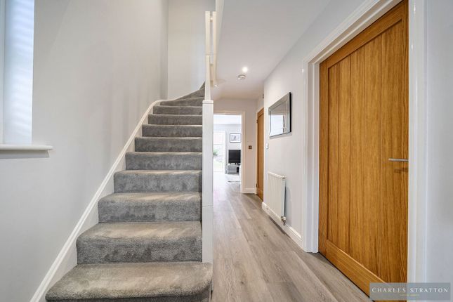 38 Leaf Hill Drive, Romford photo 5