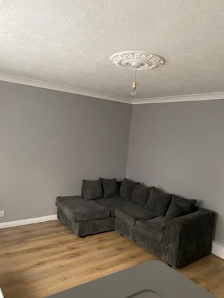 1 bed flat to rent in 78 Eastern Road, Romford RM1