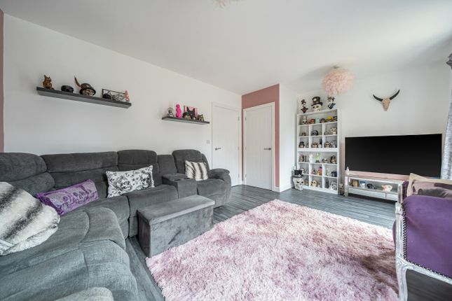 4, Ellisons Crescent, Hampshire photo 3