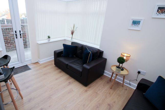 Room to rent in Park Estate, South Kirkby
