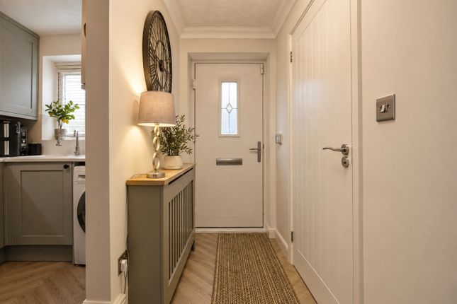27, Ivy Lane, Wellingborough photo 4