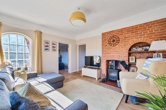 Holly Cottage, 3, Cricket Hill, Finchampstead photo 3