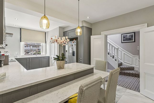 Flat Flat 5, 9, Eccleston Square, London photo 3