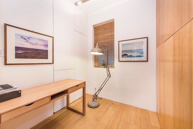 Flat for sale in Embankment Gardens, Chelsea