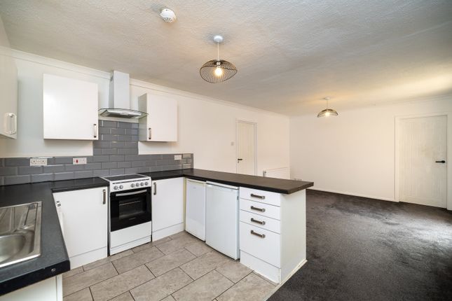 8, Randolph Close, Leamington Spa photo 2