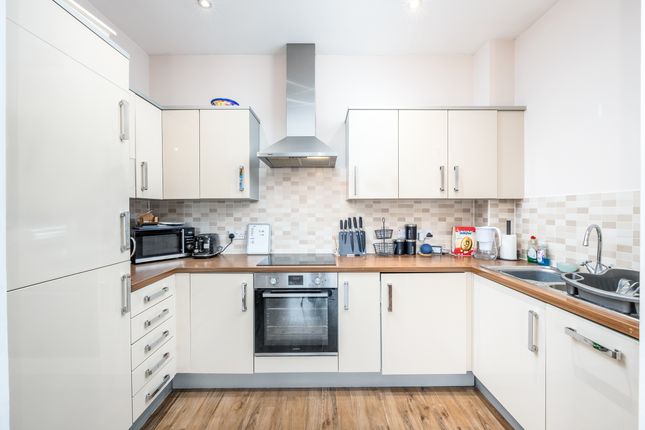 27 Broka Court, Aylesbury photo 2