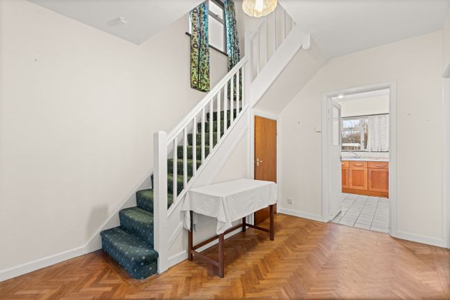 4, Bournside Close, Cheltenham photo 2