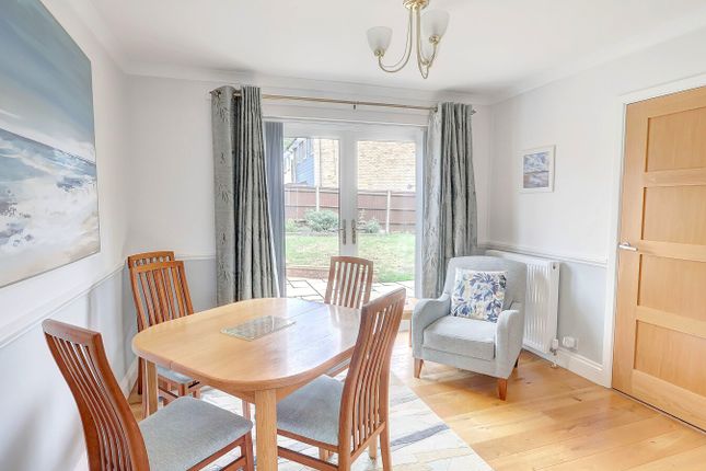 30, Southfield Drive, High Wycombe photo 3