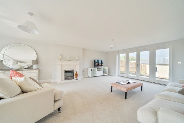 6, Gold Lane, North Baddesley photo 2