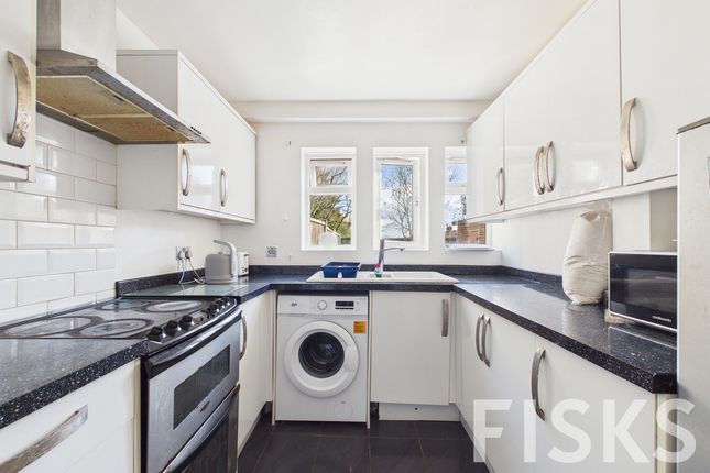 16, Moss Drive, Basildon photo 2