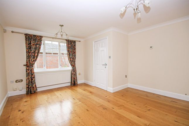 142, Wilks Farm Drive, Norwich photo 3