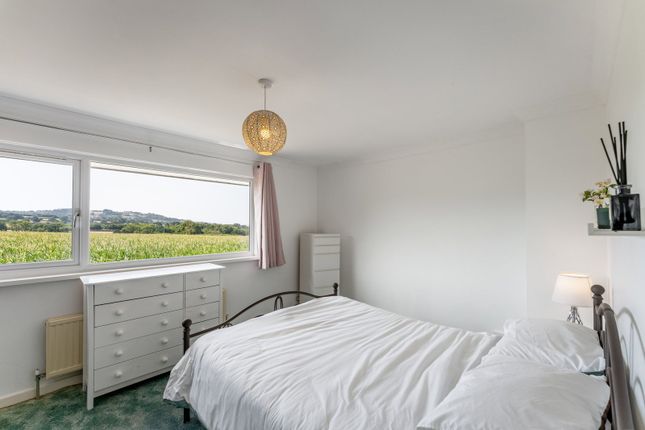 19, Woodbury Park, Axminster photo 4