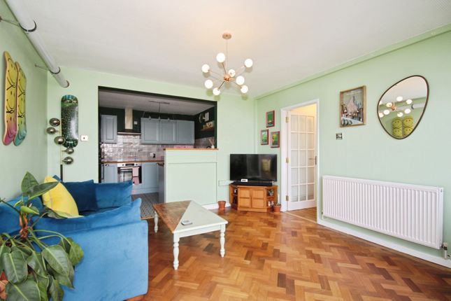 60, Kenilworth Court, West Midlands photo 4