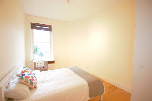 Lymington Mansions road, London photo 3