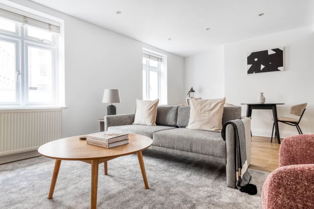 Thumbnail Flat to rent in St. James's, London