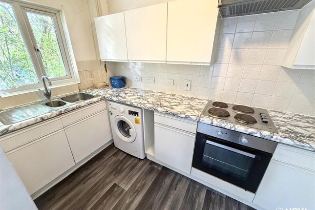 16, Gilderdale, Luton photo 4