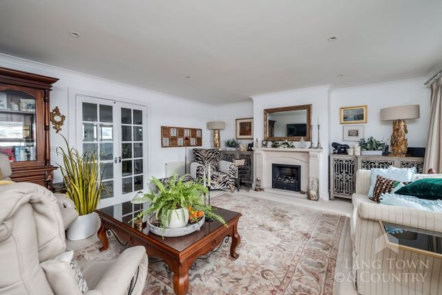 Dymond Court,19 and 20, Kingdom Place, Saltash photo 4