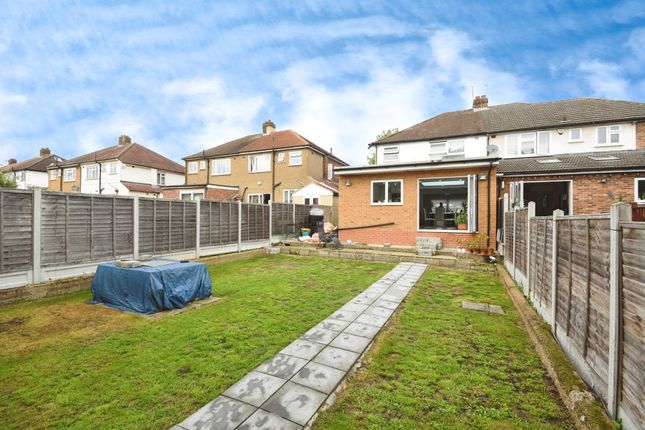 2, Millbrook Gardens, Romford photo 4