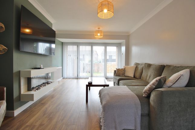 3, Prinsted Walk, Fareham photo 4