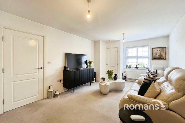 12, Urnfield, Hampshire photo 3