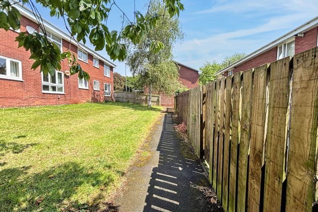 18, West Lea, Blaydon-on-Tyne photo 3