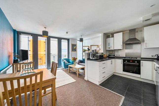 Flat 16, Fondant Court, London photo 2