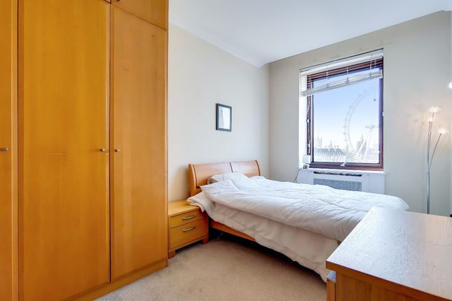 Flat to rent in Whitehouse Apartments, Belvedere Road, London