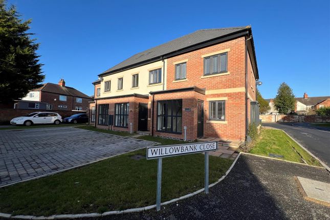 Thumbnail Property for sale in Willowbank Close, Hinckley