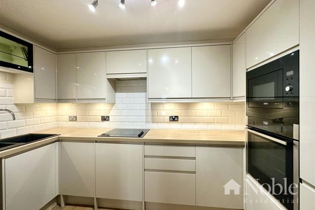 22 Queenswood House, Eastfield Road, Brentwood photo 3
