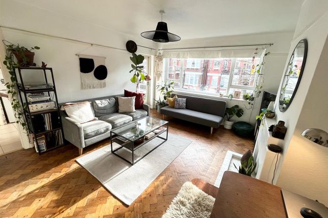 Flat for sale in Rosebery Gardens, Crouch End