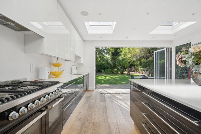19, Barrow Point Avenue, Pinner photo 4