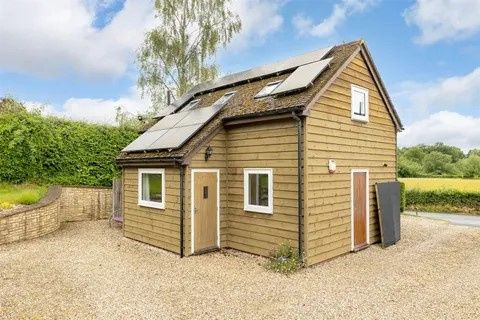 4 Bedroom Property With Land