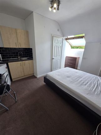 hunton road, Birmingham photo 3