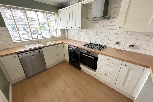 Clifton Gardens, Camberley photo 3